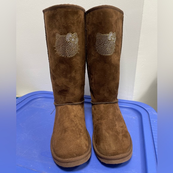 Rare HTF Brown Hello Kitty Ugg Style Meadow Boots size 9 - Picture 1 of 12